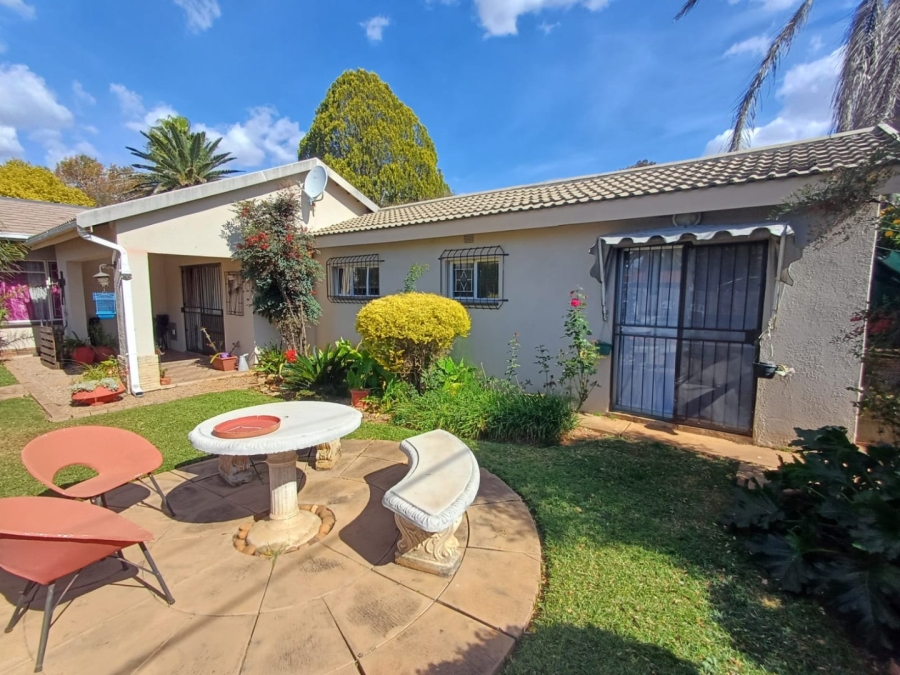 3 Bedroom Property for Sale in Flamwood North West